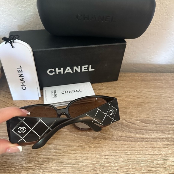 Chanel Tortoiseshell Sunglasses with Logo Accent - Picture 1 of 7